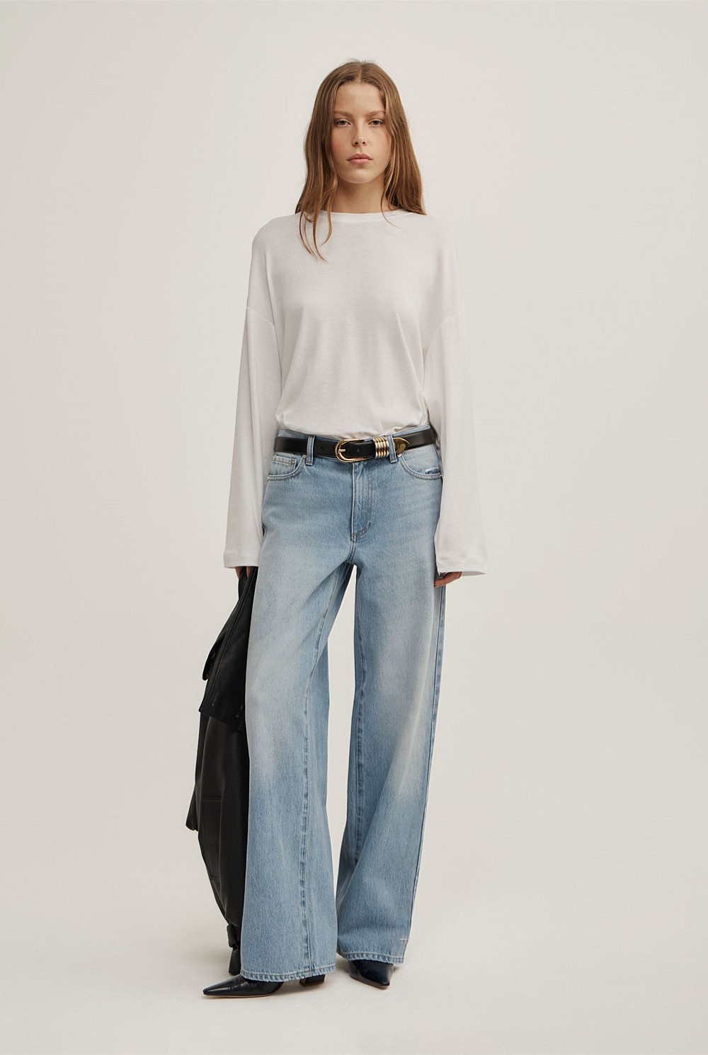 Mid Rise Wide Leg Jean