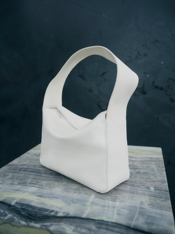 Cream lily shoulder bag