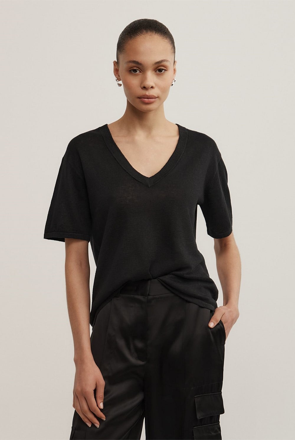 Linen V-Neck Knit T-Shirt