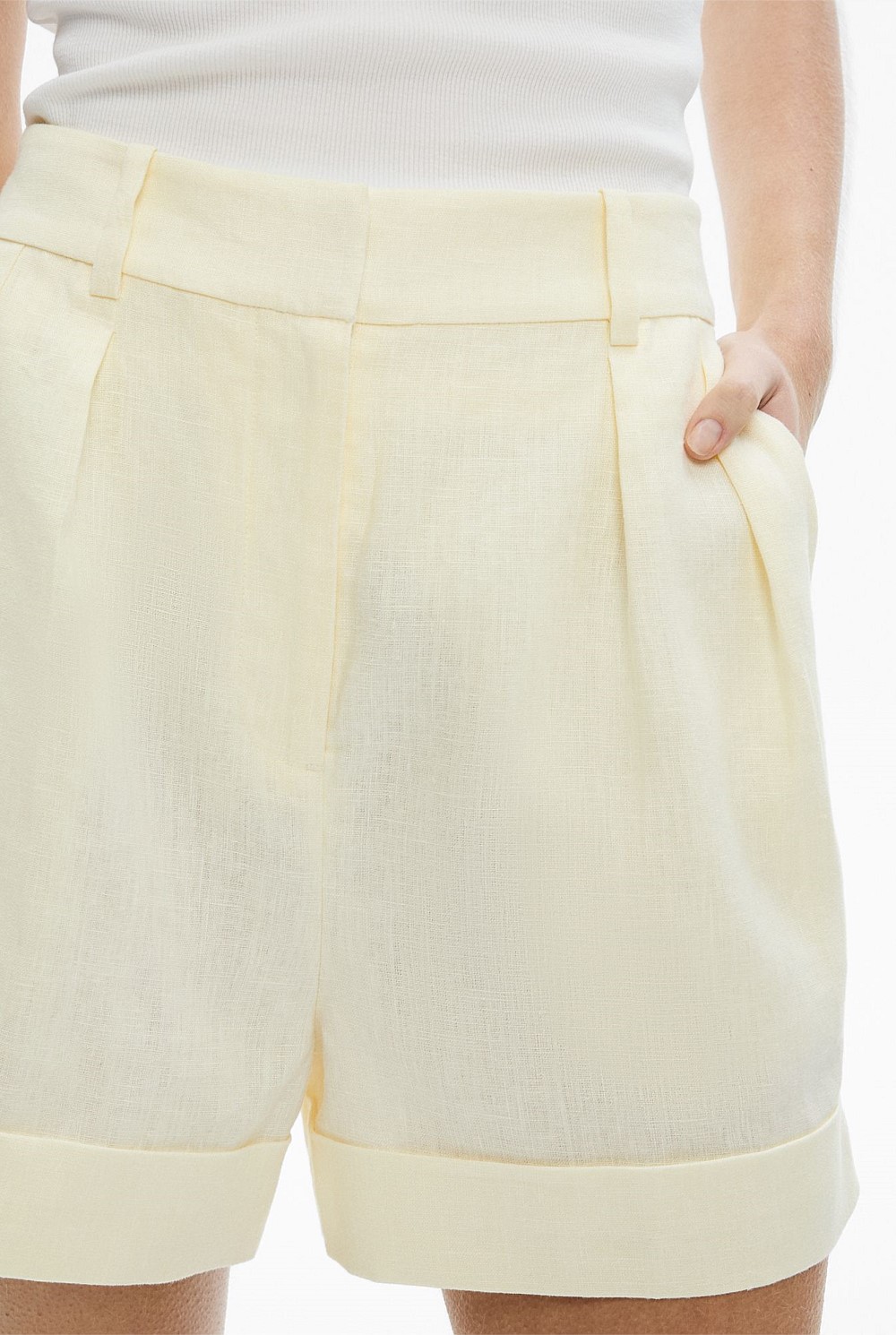 Linen Pleat Short