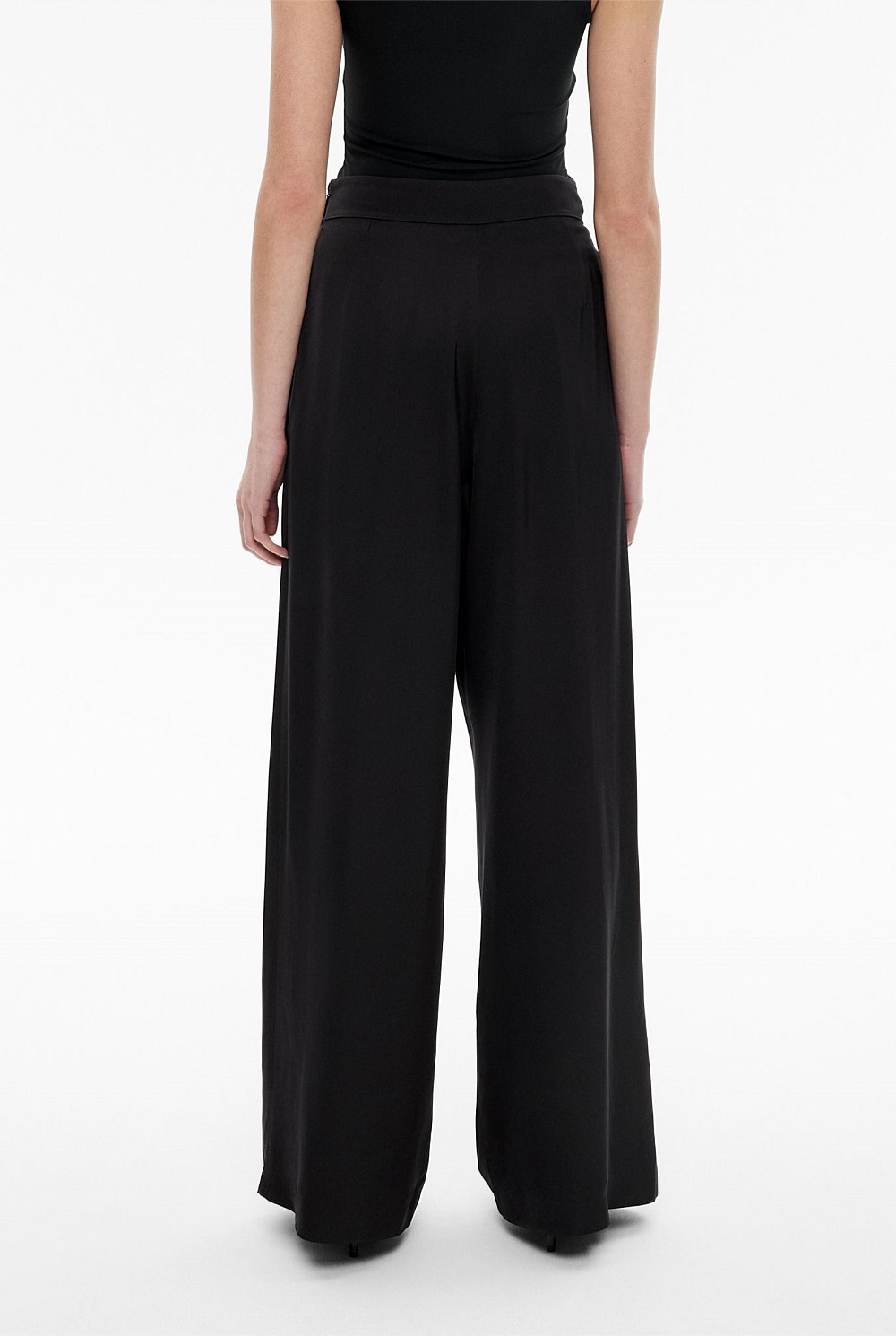 Pleat Fluid Pant