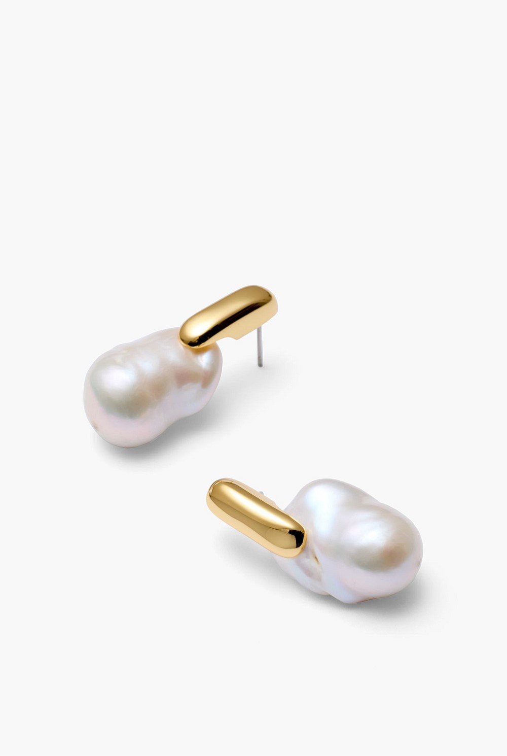 Bella Pearl Earring