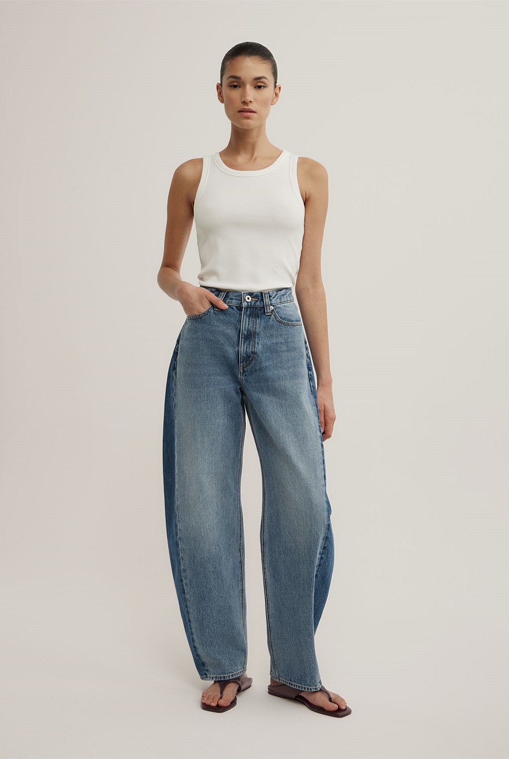 Contrast Barrel Jeans