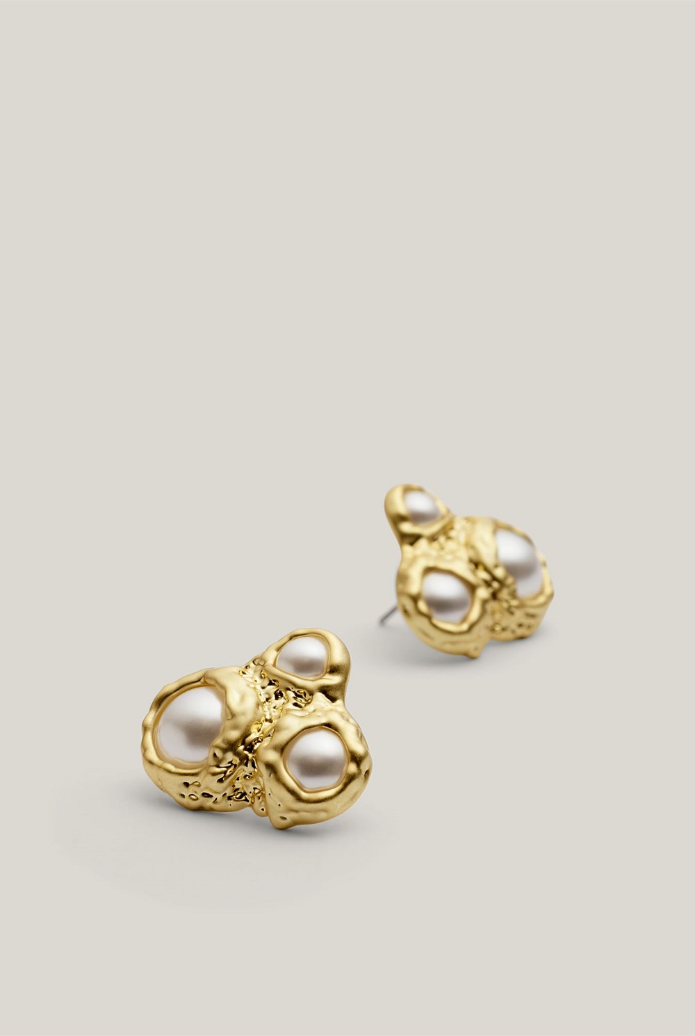 Faye Pearl Stud Earrings