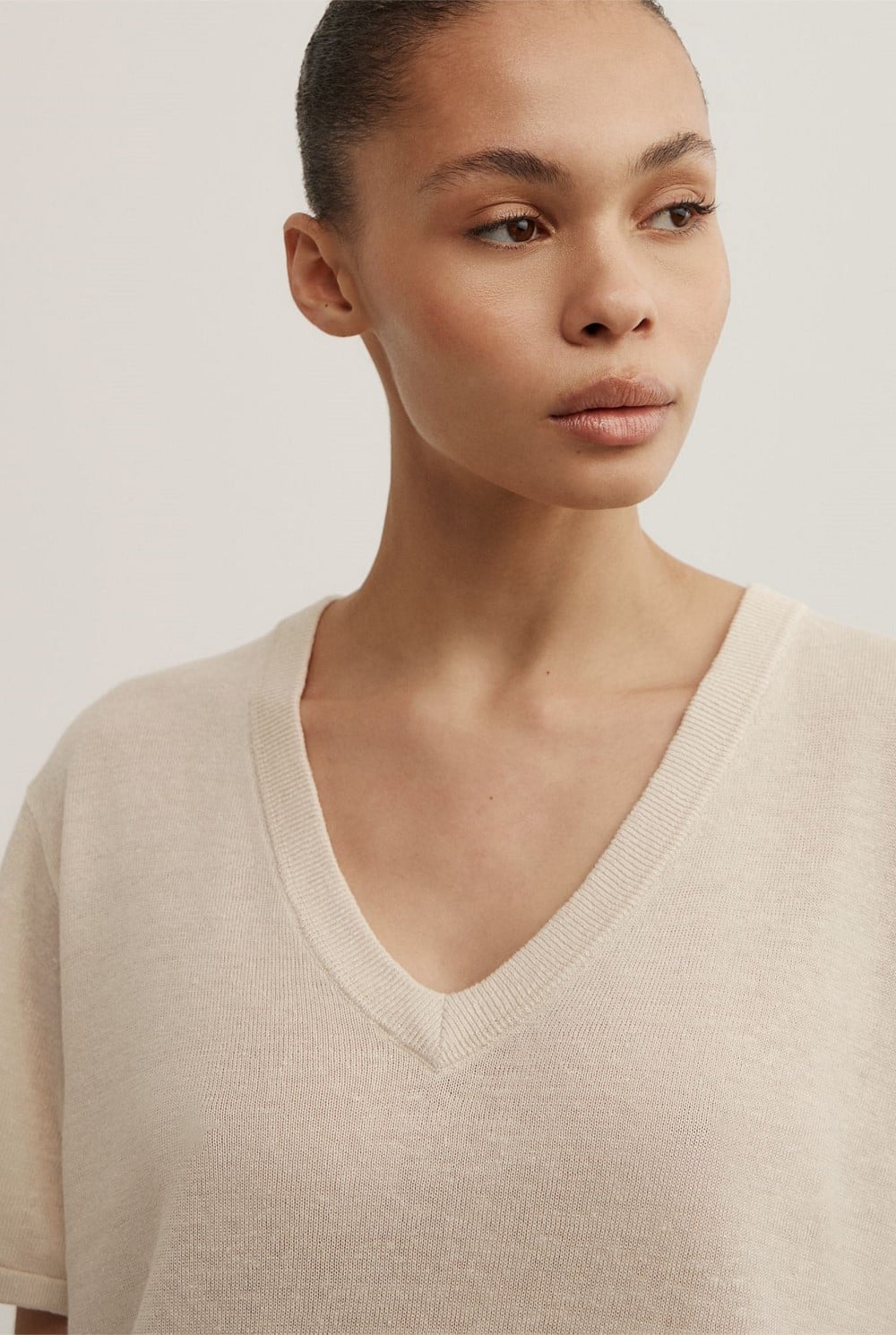 Linen V-Neck Knit T-Shirt