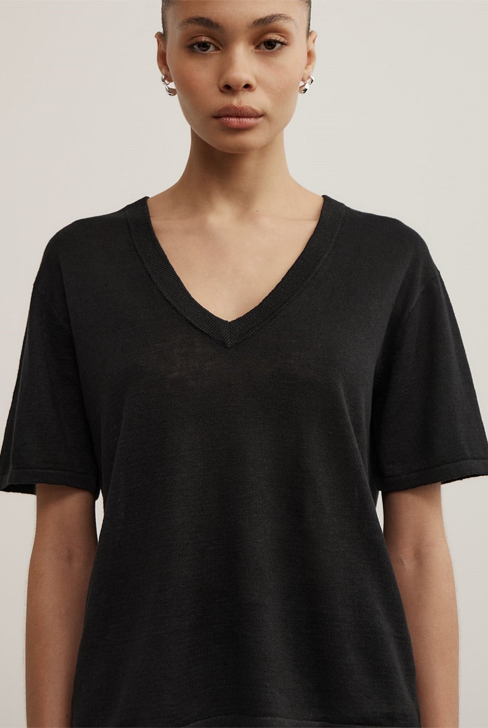 Linen V-Neck Knit T-Shirt