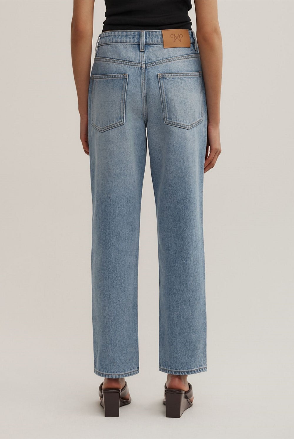 Mid Rise Cropped Jeans