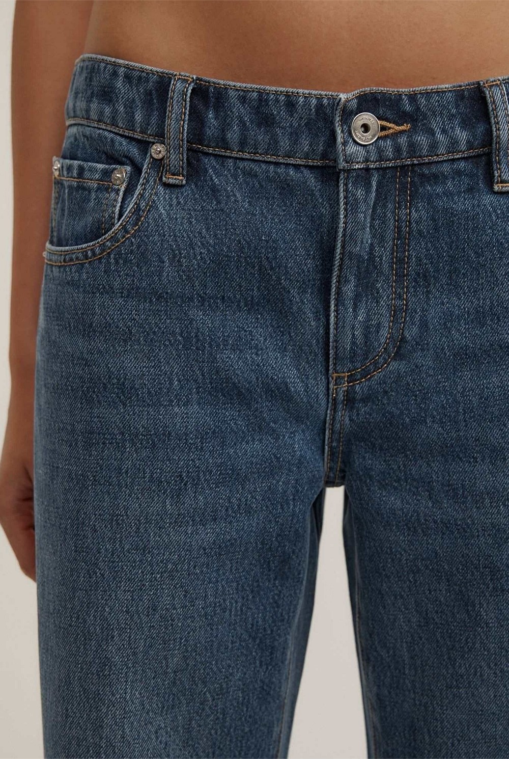 Low Rise Relaxed Jeans