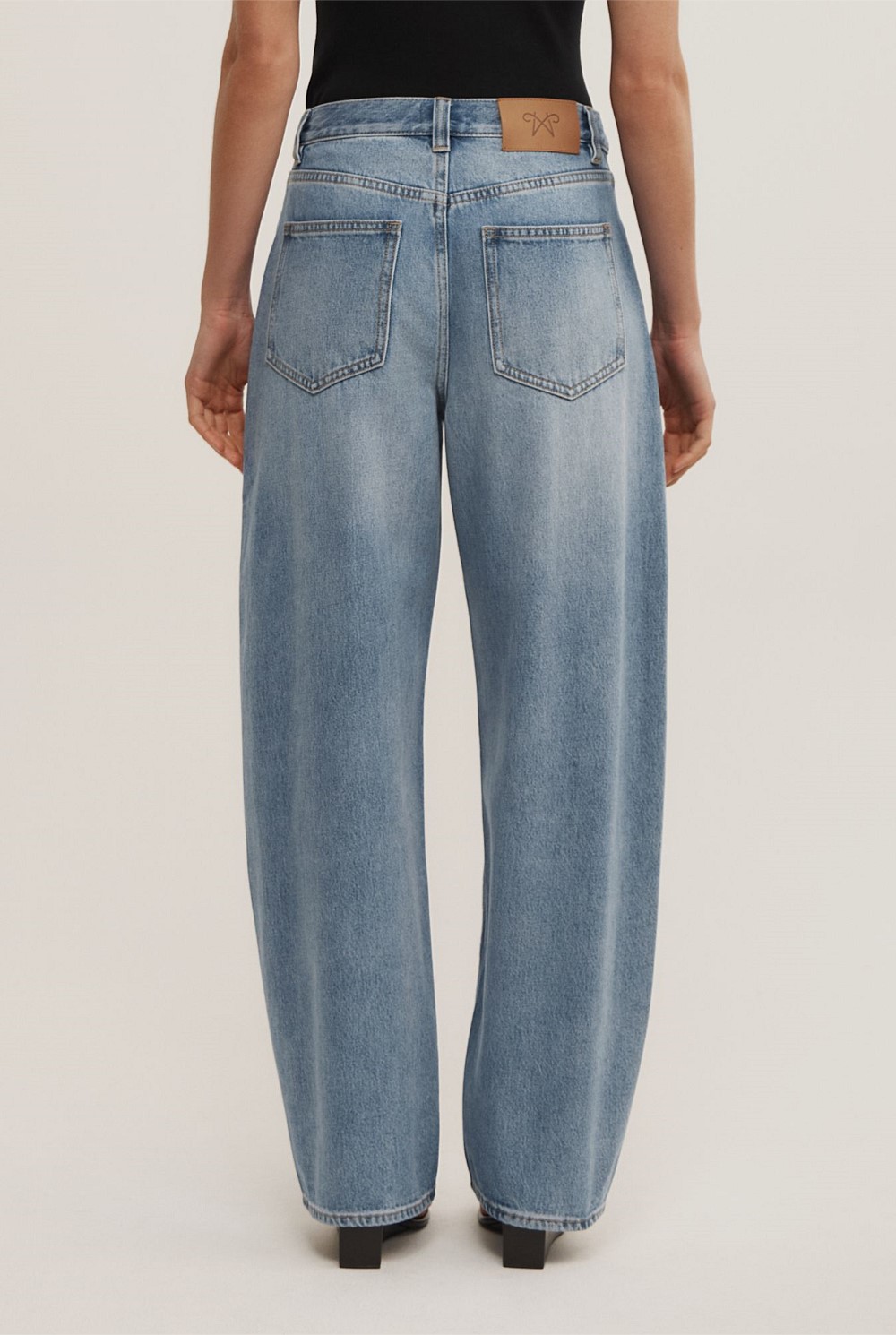 Soft Curve Barrel Jeans