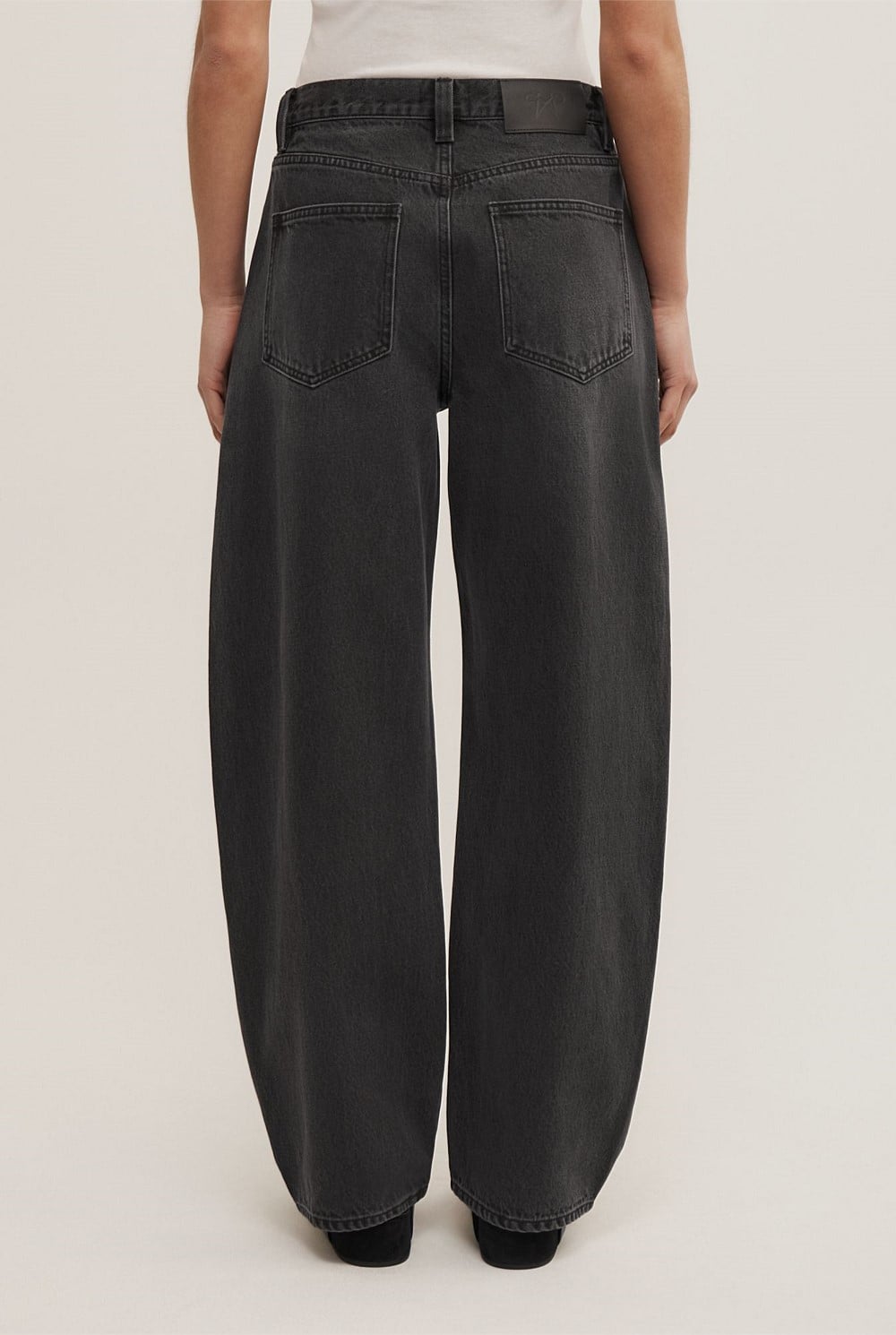Soft Curve Barrel Jeans